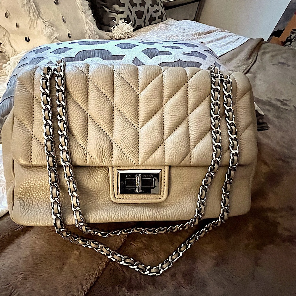 Karl Lagerfeld Quilted Bags Beige Leather shoulder bag with chain strap.🤩